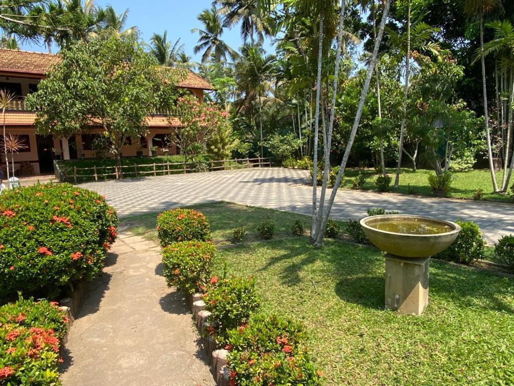 Hotel Tk Green Garden Matara Exterior foto